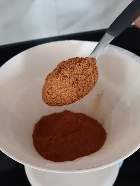 Ter uma medida confiável para o seu café é importante para o método, com tempo e prática você adquire mais consistência. Se você quer ir mais a fundo, é aconselhável utilizar uma balança.